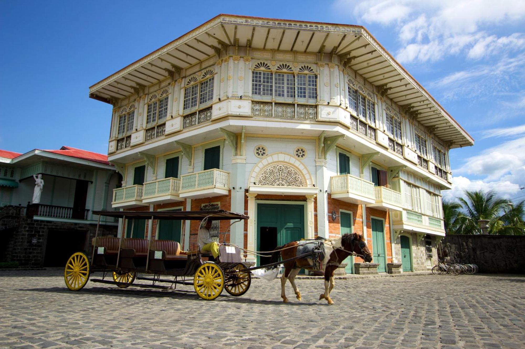 Resort Casas Filipinas De Acuzar 5*