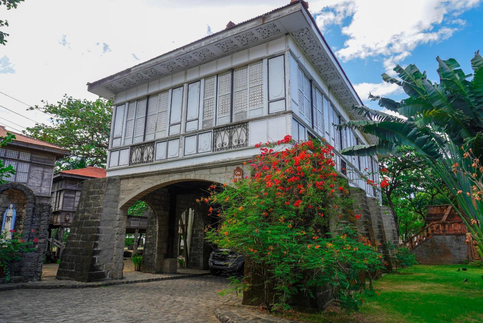 Casas Filipinas De Acuzar 5* Bagac